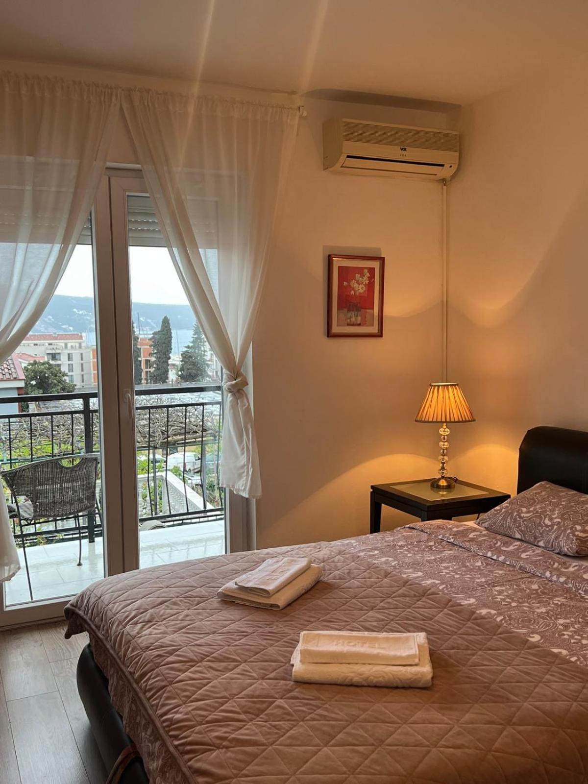 Apartments Lena Herceg Novi Buitenkant foto